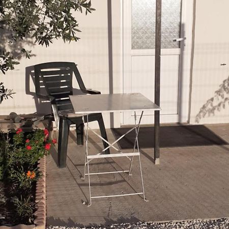 Mas Vincent La Fare-les-Oliviers Exterior foto