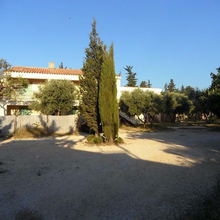 Mas Vincent La Fare-les-Oliviers Exterior foto