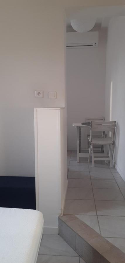 Mas Vincent La Fare-les-Oliviers Exterior foto