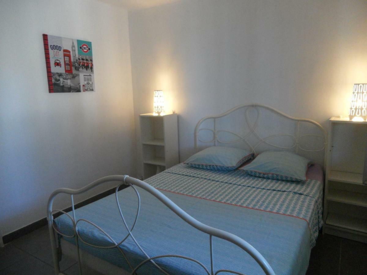 Mas Vincent La Fare-les-Oliviers Exterior foto