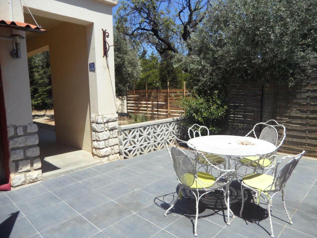 Mas Vincent La Fare-les-Oliviers Exterior foto