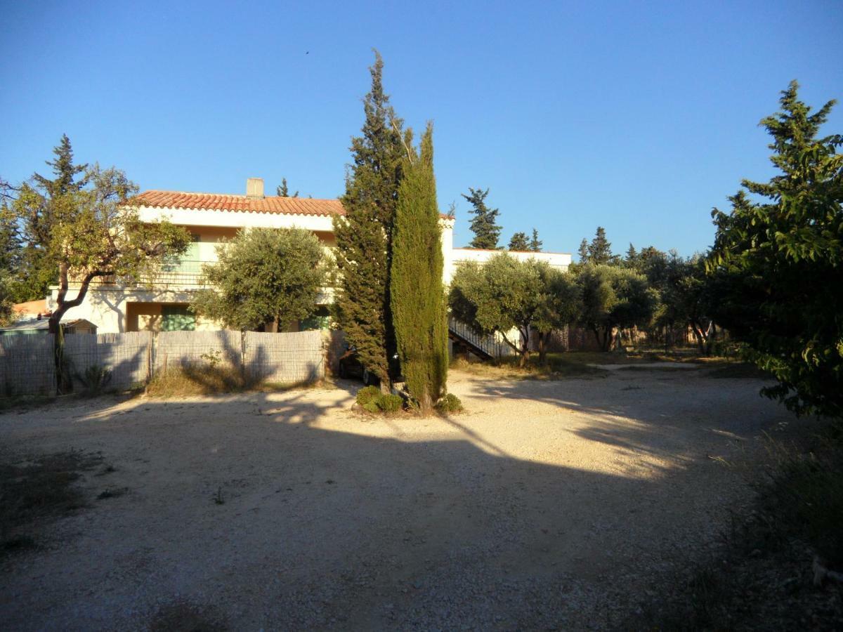 Mas Vincent La Fare-les-Oliviers Exterior foto